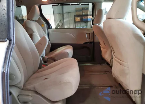 2011 Toyota Sienna Le 7-Passenger z USA, uszkodzony, nr VIN 5TDJK3DC0BS016722